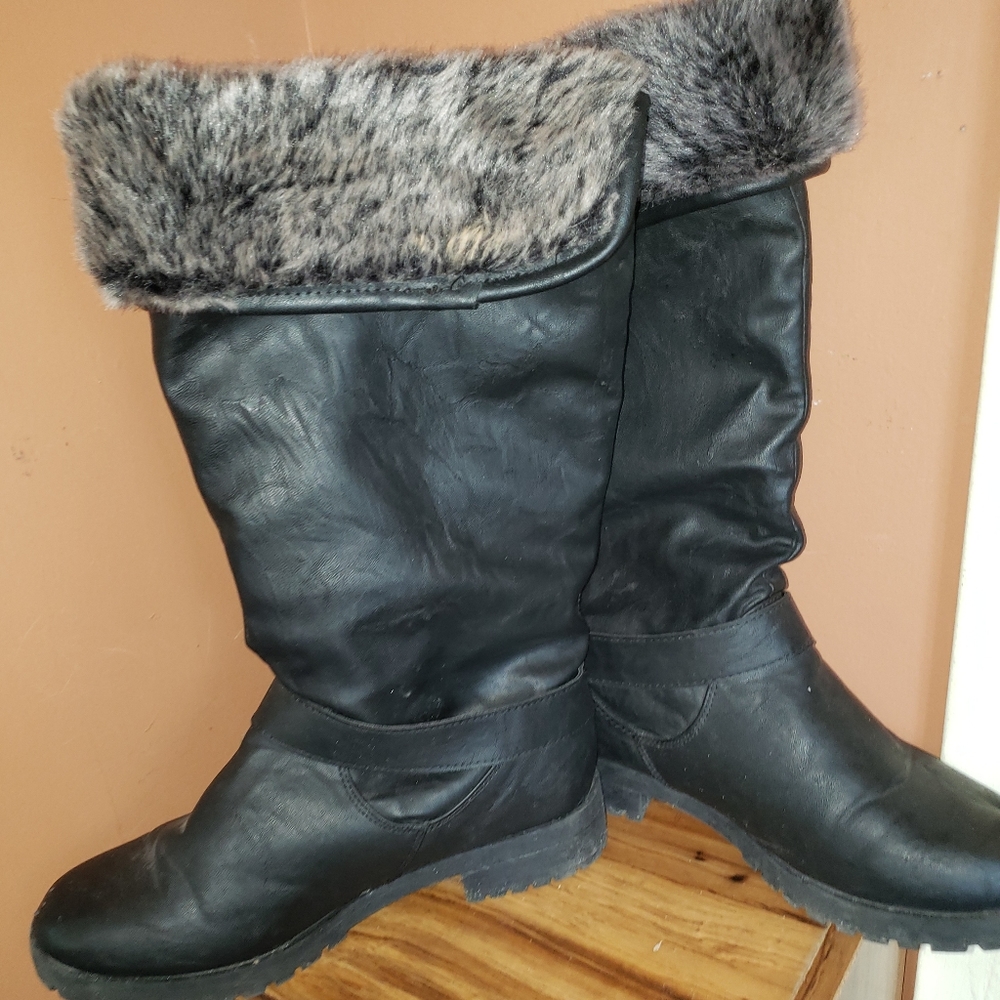 Black winter boots